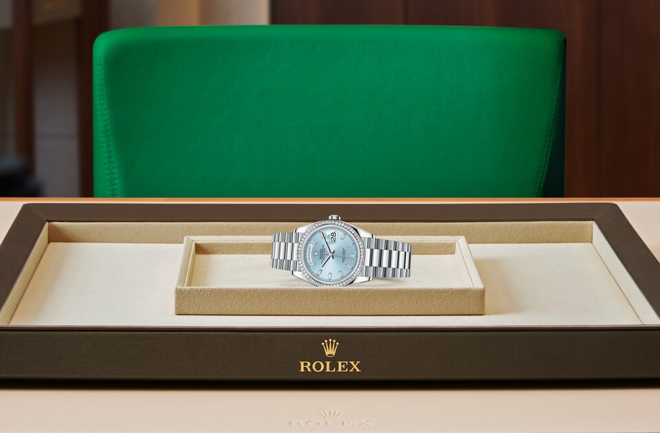 Rolex Day-Date de Oyster, 36 mm, platino y diamantes, m128396tbr-0003 - Viste Frontal acostado