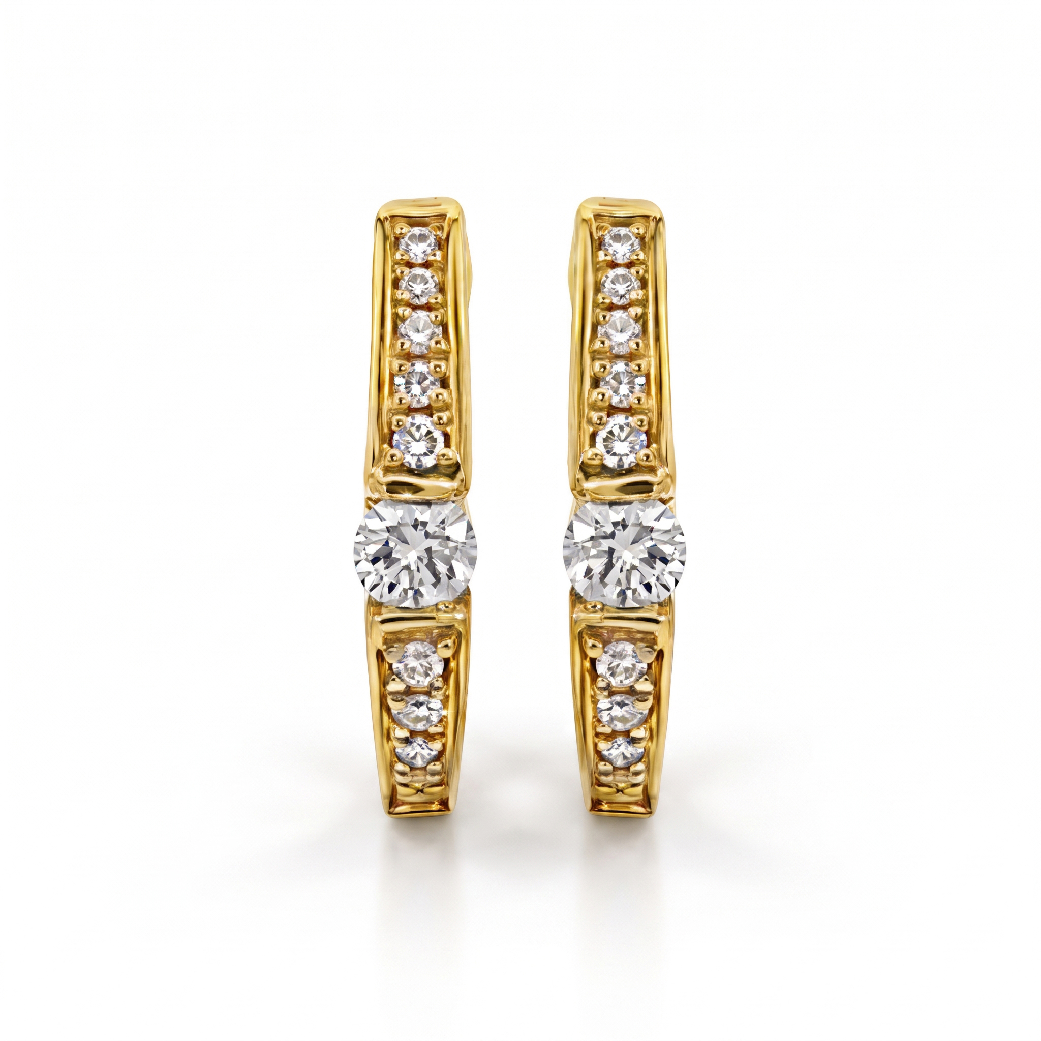 Imagen principal Argollas Oval con Brillantes